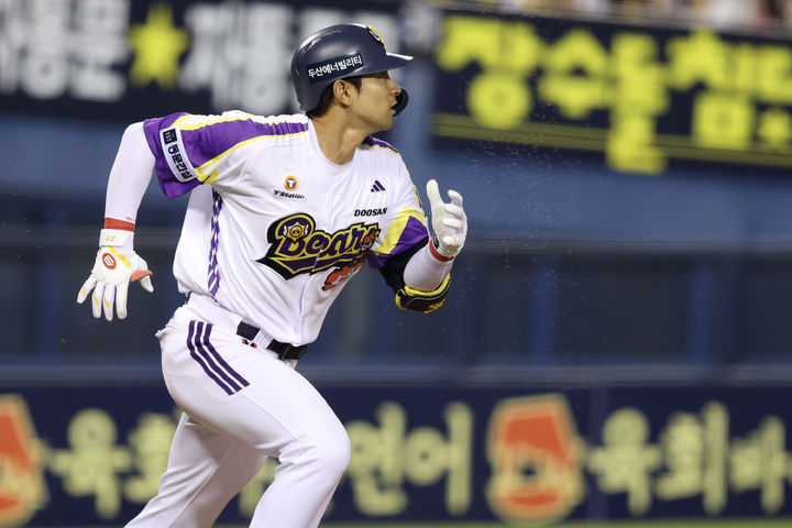 [서울=뉴시스] 프로야구 두산 베어스 강승호가 7일 서울 잠실구장에서 열린 2025 신한 쏠뱅크 KBO리그 LG 트윈스와의 경기에서 안타를 치고 있다. (사진=두산 베어스 제공) 2025.05.07. *재판매 및 DB 금지