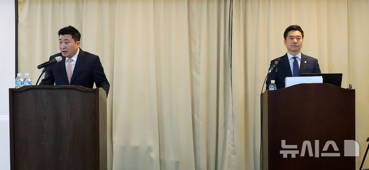 [서울=뉴시스] 김혜진 기자 = 부지석(오른쪽) 변호사가 7일 오후 서울 강남구 스페이스쉐어에서 열린 배우 김수현의 중대범죄 관련 기자회견에서 취재진의 질문에 답하고 있다. 2025.05.07. jini@newsis.com