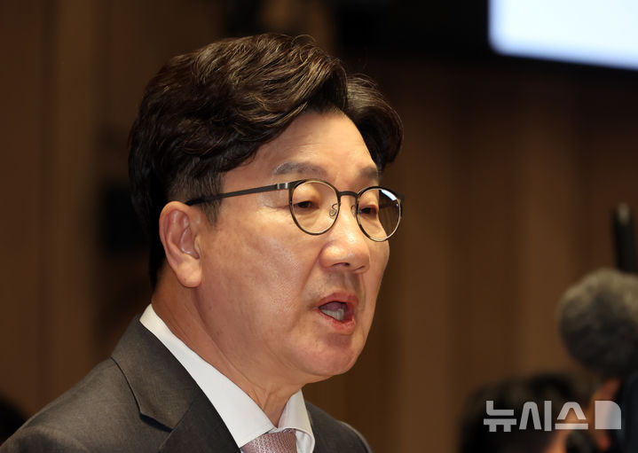 [서울=뉴시스] 고승민 기자 = 권성동 국민의힘 원내대표가 7일 서울 여의도 국회에서 열린 의원총회에서 발언하고 있다. 2025.05.07. kkssmm99@newsis.com