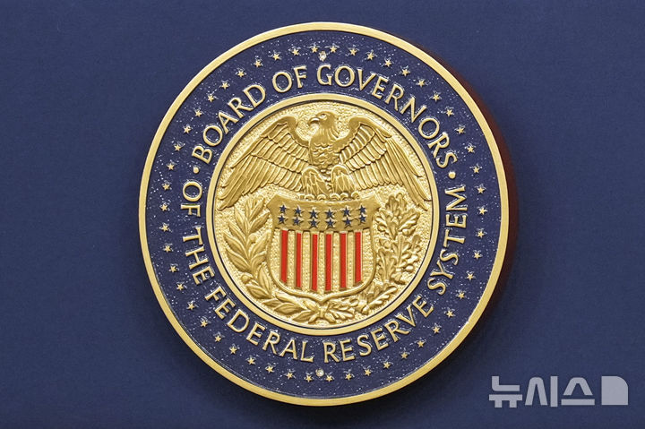 필라델피아 연은 총재 "금리 인하 미뤄도…파월은 유능한 의장"