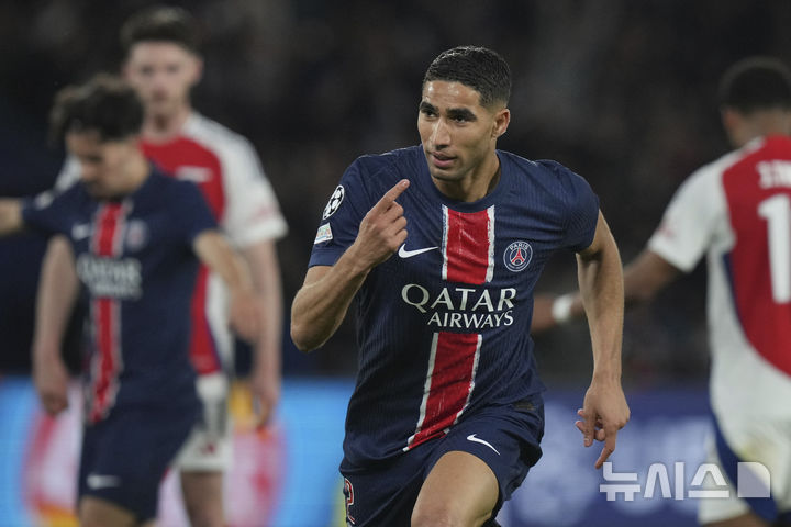 [파리=AP/뉴시스] 프랑스 프로축구 리그앙 파리 생제르맹(PSG)의 아슈라프 하키미. 2025. 5. 11.