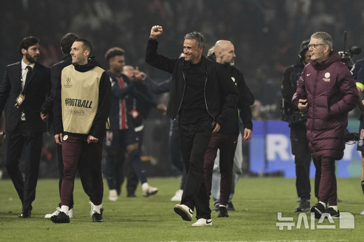 [파리=AP/뉴시스]PSG 엔리케 감독. 2025.05.07.