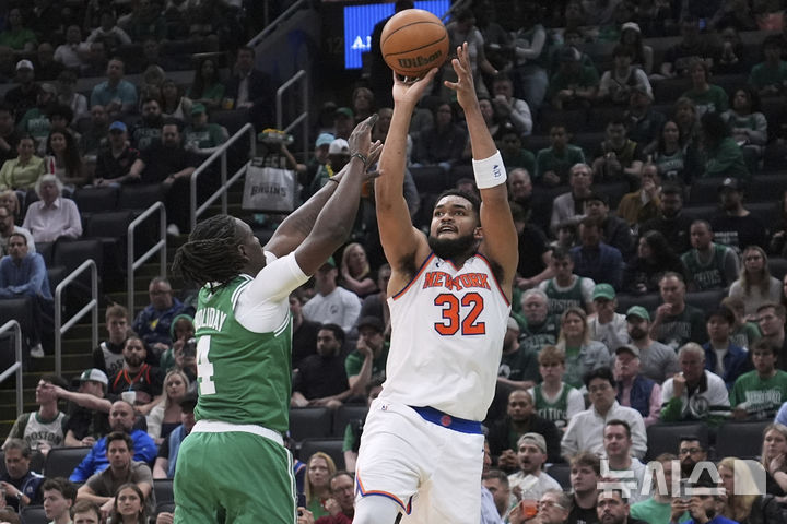 [보스턴=AP/뉴시스] 미국프로농구(NBA) 뉴욕 닉스의 칼 앤서니 타운스. 2025.05.07.