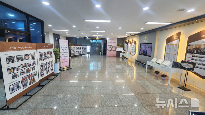 [김해=뉴시스]김해시의회 30년 발자취 아카이브 전시회. (사진=김해시의회 제공). 2025.05.08. photo@newsis.com 