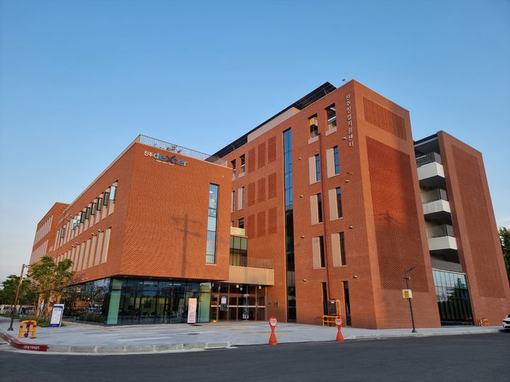 [진주=뉴시스]진주시 상평복합문화센터내 진주창업지원센터.(사진=진주시 제공).2025.05.08.photo@newsis.com *재판매 및 DB 금지