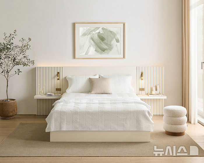 [서울=뉴시스] 신세계까사 까사미아 '아이스' 냉감 기능성 패브릭 시리즈. (사진=신세계까사 제공)