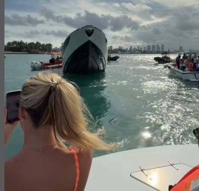[서울=뉴시스] 미국 플로리다주 마이애미에서 요트가 침몰하는 것을 촬영 중이다.(사진=인스타그램 갈무리) 2025.05.08 *재판매 및 DB 금지