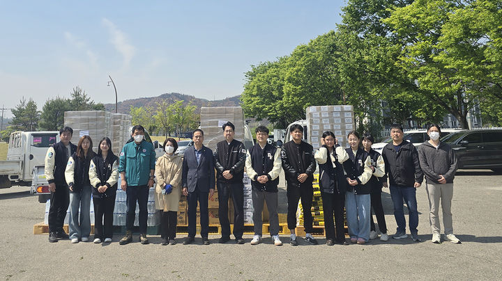 [대구=뉴시스] 대구한의대학교는 영덕군 산불 피해 주민들을 돕기 위해 7000만원 상당의 구호 물품을 기부했다고 8일 밝혔다. (사진=대구한의대 제공) 2025.05.08. photo@newsis.com *재판매 및 DB 금지