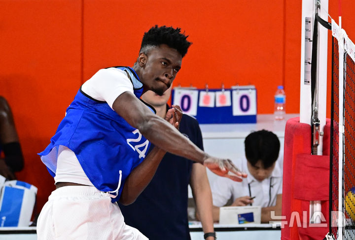 [서울=뉴시스]남자배구 트라이아웃에 참석한 호세 마쏘. (사진=KOVO 제공)