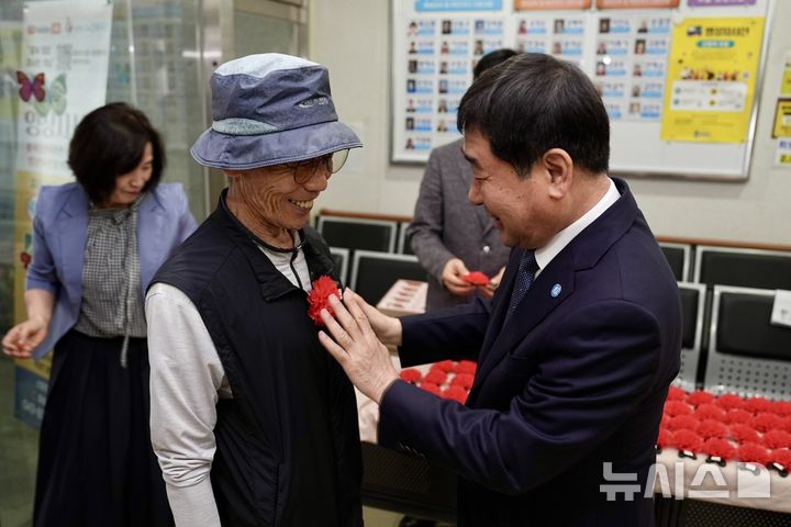 [증평소식]'존경의 마음 전달'…어버이날 노인 기관 방문 등