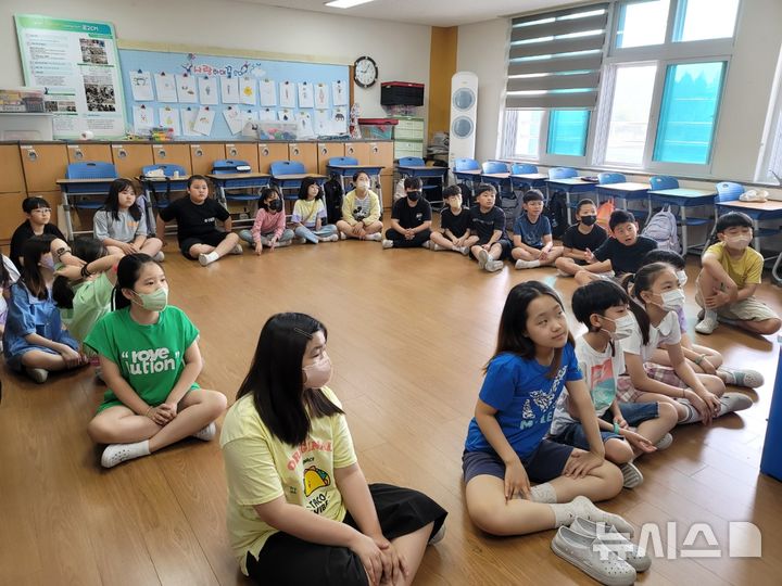 [완주=뉴시스] 완주군 찾아가는 아동권리교육 현장 모습. *재판매 및 DB 금지
