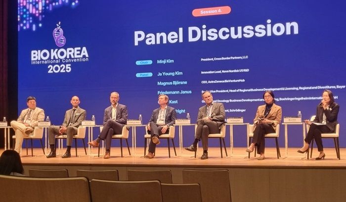 [서울=뉴시스] 8일 서울 코엑스에서 열린 ‘바이오코리아 2025’에선 제약바이오 기업 간 오픈 이노베이션(개방형 혁신) 협력이 신약 개발 성공률을 높이는 필수 요소이므로 적극 추진할거란 빅파마들 의견이 주를 이뤘다. 2025.05.08. photo@newsis.com *재판매 및 DB 금지