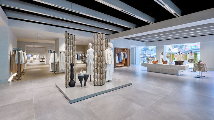 [서울=뉴시스] 자라 명동 눈스퀘어점 내 여성복 섹션 모습 (사진=자라 제공) *재판매 및 DB 금지