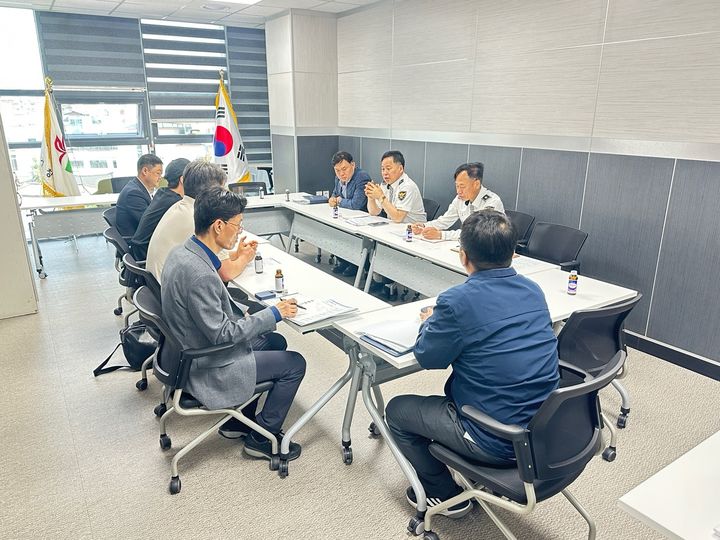 [거창=뉴시스] 거창경찰서, 민․관․경 합동 전동킥보드 사고 예방 간담회 (사진=거창경찰서 제공) 2025. 05. 08. photo@newsis.com *재판매 및 DB 금지