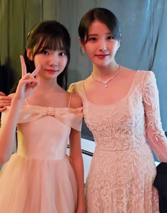 [서울=뉴시스] 김태연(왼쪽)·아이유 (사진=인스타그램 캡처) 2025.05.08. photo@newsis.com *재판매 및 DB 금지