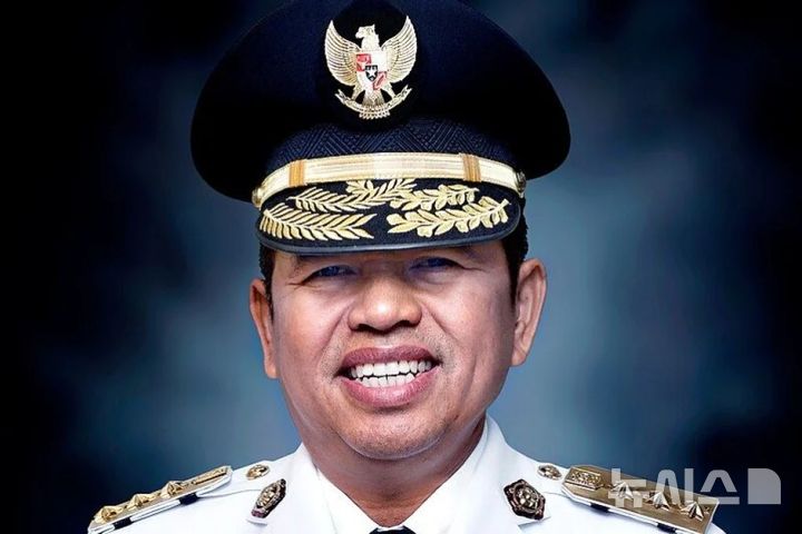 [서울=뉴시스]인도네시아 서부 자바 주지사인 데디 물야디가 빈곤층 남성이 정부 복지 혜택을 받으려면 정관수술을 받아야 한다는 제안으로 논란이 일고 있다. (사진=인도네시아 서부자바 주 정부)