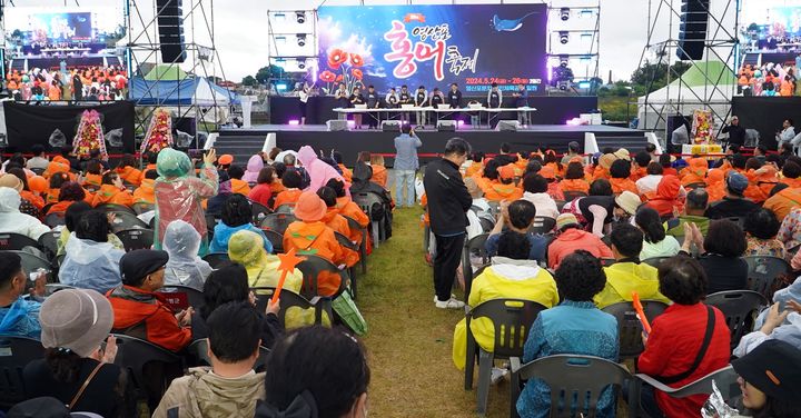 [나주=뉴시스] 변재훈 기자 = 전남 나주시는 오는 23일부터 25일까지 사흘 간 영산강 둔치체육공원 일원에서 제21회 영산포 홍어·한우 축제를 연다고 8일 밝혔다. 사진은 지난해 20회 축제 전경. (사진=나주시 제공) 2025.05.08. photo@newsis.com&nbsp; *재판매 및 DB 금지