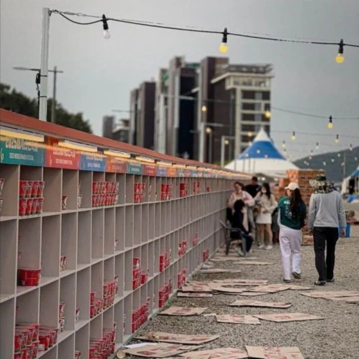 [서울=뉴시스] 부산에서 개막한 세계라면축제가 혹평을 받고 있다. (사진=페이스북 갈무리) 2025.05.08 *재판매 및 DB 금지