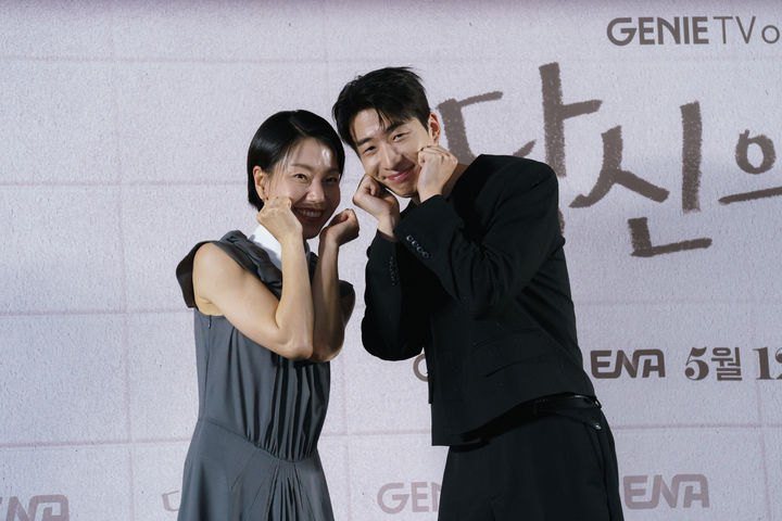 [서울=뉴시스] 8일 서울 마포구 상암 스탠포드 호텔에서 열린 지니TV·ENA 새 월화 드라마 '당신의 맛' 제작발표회에 배우 김신록, 유수빈이 참석했다.(사진=지니TV 제공) 2025.05.08 photo@newsis.com *재판매 및 DB 금지