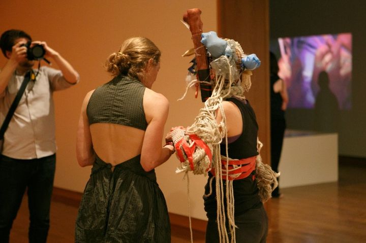 [부산=뉴시스] 작가 라파엘 드 그루트의 '손과 손 사이-엉키는 매듭들' (사진=부산현대미술관 제공) 2025.05.08. photo@newsis.com *재판매 및 DB 금지