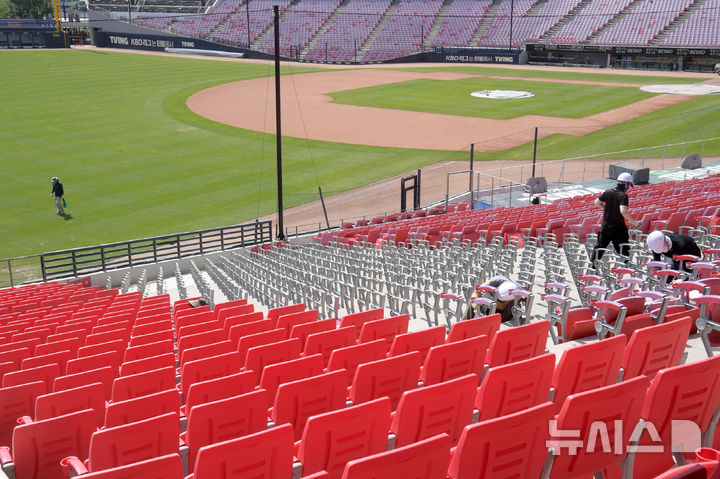 [광주=뉴시스] 프로야구 광주-기아챔피언스필드 관중석 교체. (사진=광주시청 제공). photo@newsis.com *재판매 및 DB 금지