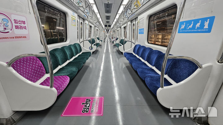 [광주=뉴시스] 광주도시철도 전동차 객실 의자 교체. (사진=광주교통공사 제공). photo@newsis.com *재판매 및 DB 금지