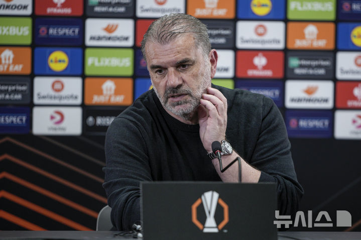 [보되=AP/뉴시스] 잉글랜드 프로축구 프리미어리그(EPL) 토트넘 홋스퍼의 안지 포스테코글루 감독. 2025. 5. 8.