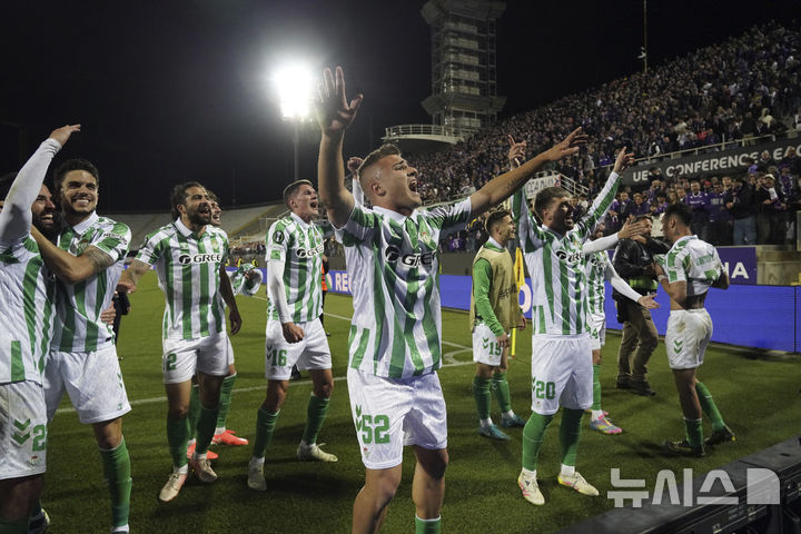 [피렌체=AP/뉴시스] 스페인 프로축구 프리메라리가 베티스, 2024~2025시즌 유럽축구연맹(UEFA) 유로파 콘퍼런스리그(UECL) 결승 진출. 2025. 5. 8.