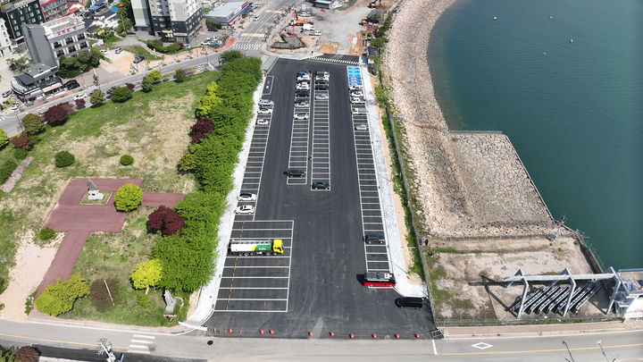 [서산=뉴시스] 9일부터 무료 개방하는 삼길포항 임시 공영주차장 전경. (사진=서산시 제공) 2025.05.09. photo@newsis.com *재판매 및 DB 금지