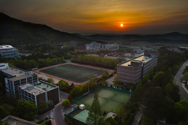 [무안=뉴시스]초당대학교 캠퍼스 일몰. (사진=초당대학교 제공) 2025.05.09. photo@newsis.com *재판매 및 DB 금지