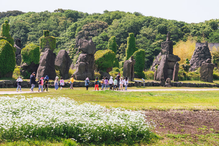 [제주=뉴시스] 제주도 돌문화공원관리소는 초등생을 대상으로 자연과 예술활동을 연계한 '생태로운 예술생활'을 운영한다. (사진=제주도 제공) photo@newsis.com *재판매 및 DB 금지