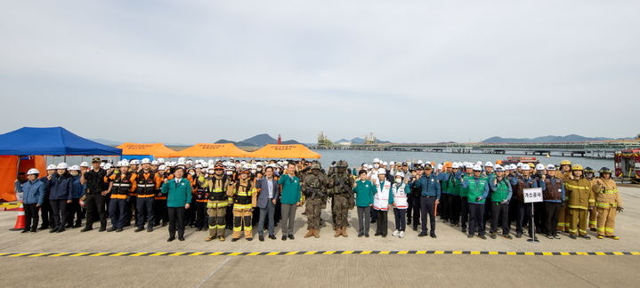 [세종=뉴시스]2025년 재난대응 안전한국훈련 단체사진이다.(사진=한국가스공사 제공) *재판매 및 DB 금지
