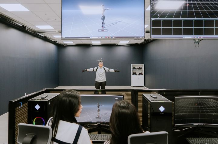 [천안=뉴시스] 단국대 학생들이 바이오헬스플래닛에서 AI·로봇·IoT 기술을 활용한 체험을 진행하고 있다.. (사진=단국대 제공) 2025.5.9 photo@newsis.com *재판매 및 DB 금지