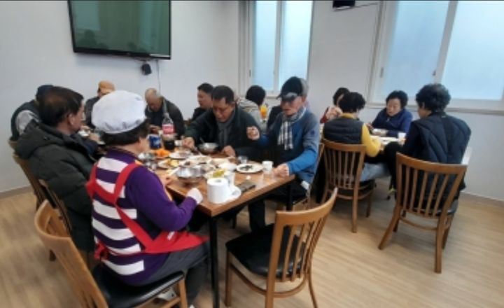 [합천=뉴시스] 합천군 경로당 어르신들에게 영양 든든 식사 지원으로 삶의 질 향상 (사진=합천군 제공) 2025. 05. 09. photo@newsis.com *재판매 및 DB 금지