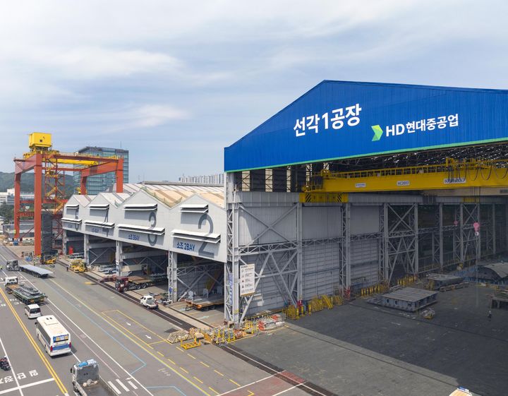 [울산=뉴시스] 최근 환경 개선사업이 완료된 HD현대중공업 울산 본사 선각1공장 전경. (사진=HD현대중공업 제공) photo@newsis.com *재판매 및 DB 금지