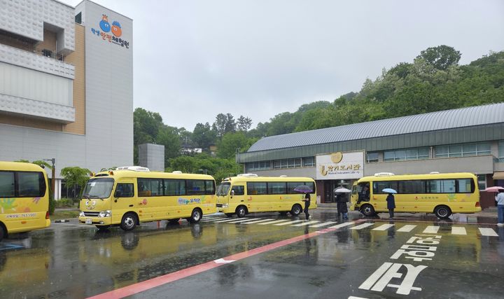 [진주=뉴시스]진주교육청 '통학버스 합동점검'. (사진=진주교육청 제공) 2025.05.09. photo@newsis.com *재판매 및 DB 금지