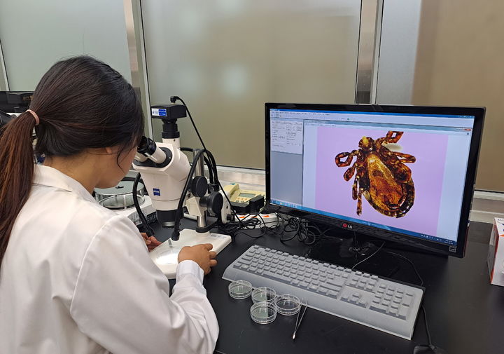  *재판매 및 DB 금지