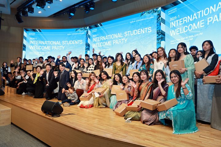 외국인 유학생 환영식 참가자들이 단체사진을 촬영하고 있다. (사진=삼육대 제공) *재판매 및 DB 금지