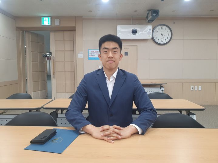 [서울=뉴시스] 구무서 기자 = 중증장애인직업재활지원사업 취업 우수사례 부문에서 올해 최우수상을 수상한 최현서씨 2025.05.09. nowest@newsis.com *재판매 및 DB 금지