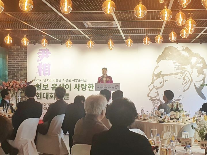 개막식 행사에서 인사말하는 OCI 미술관 이지현 관장 *재판매 및 DB 금지