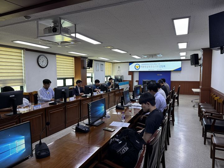 [진주=뉴시스]진주경찰서, 지역안전지수 향상을 위한 간담회.(사진=진주경찰서 제공).2025.05.09.photo@newsis.com *재판매 및 DB 금지