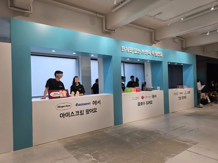 [서울=뉴시스] 이주혜 기자 = 서울 성동구 XYZ 서울에서 배달의민족 운영사 우아한형제들이 개최한 팝업스토어 '배민 계란프라이데이' 행사장. 2025.05.09. *재판매 및 DB 금지