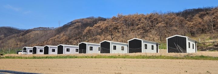 [안동=뉴시스] 안동시 임하면 추목리에 지어진 임시주택. (사진=경북도 제공) 2025.05.10 photo@newsis.com *재판매 및 DB 금지