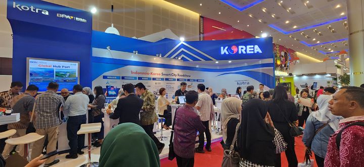 [서울=뉴시스] 코트라가 국토교통부의 스마트시티 수출지원사업의 일환으로, 이달 8일부터 9일까지 이틀간 인도네시아 수라바야에서 '2025 인도네시아 K-스마트시티 로드쇼'를 개최했다. 사진은 인도네시아 시티 엑스포 내 한국관 모습. (사진=코트라 제공) 2025.05.09 photo@newsis.com *재판매 및 DB 금지
