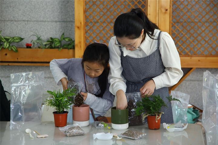 [세종=뉴시스] 어린이 원예체험 관련 사진. (사진=농촌진흥청 제공) *재판매 및 DB 금지