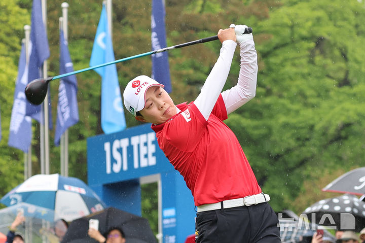 [고양=뉴시스] 전진환 기자 = 아람코 코리아 챔피언십 1라운드 경기가 열린 9일 경기도 고양시 뉴코리아 컨트리클럽에서 김효주가 1번홀 티샷을 하고 있다. 2025.05.09.&nbsp; amin2@newsis.com