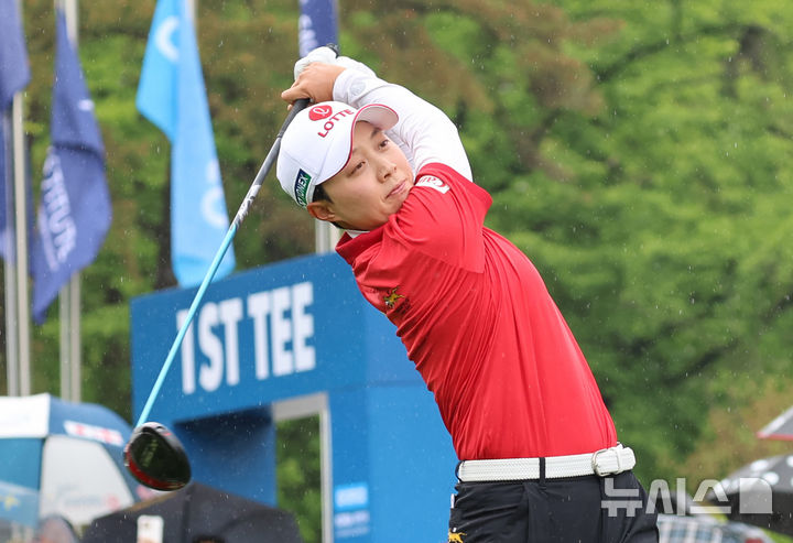 [고양=뉴시스] 전진환 기자 = 아람코 코리아 챔피언십 1라운드 경기가 열린 9일 경기도 고양시 뉴코리아 컨트리클럽에서 김효주가 1번홀 티샷을 하고 있다. 2025.05.09. amin2@newsis.com
