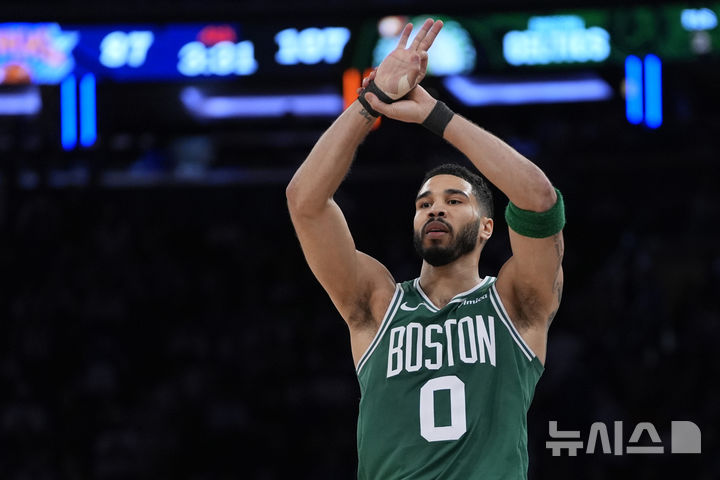 [뉴욕=AP/뉴시스] 미국프로농구(NBA) 보스턴 셀틱스의 제이슨 테이텀. 2025. 5. 10.