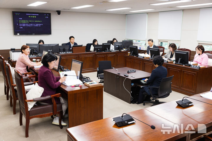[안산=뉴시스]안산시의회 운영위원회가 9일 의회 제2상임위원실에서 안산문화재단 대표이사 임명후보자에 대한 인사청문을 진행하고 있다.(사진=안산시의회 제공)2025.05.11.photo@newsis.com