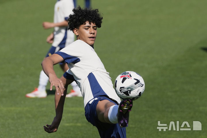 [리스본=AP/뉴시스]호날두 장남 크리스티아누 호날두 주니어. 2025.05.11.